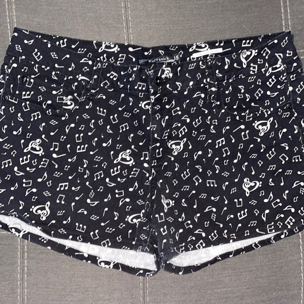 LOW RISE SHORTS (SZ 15)